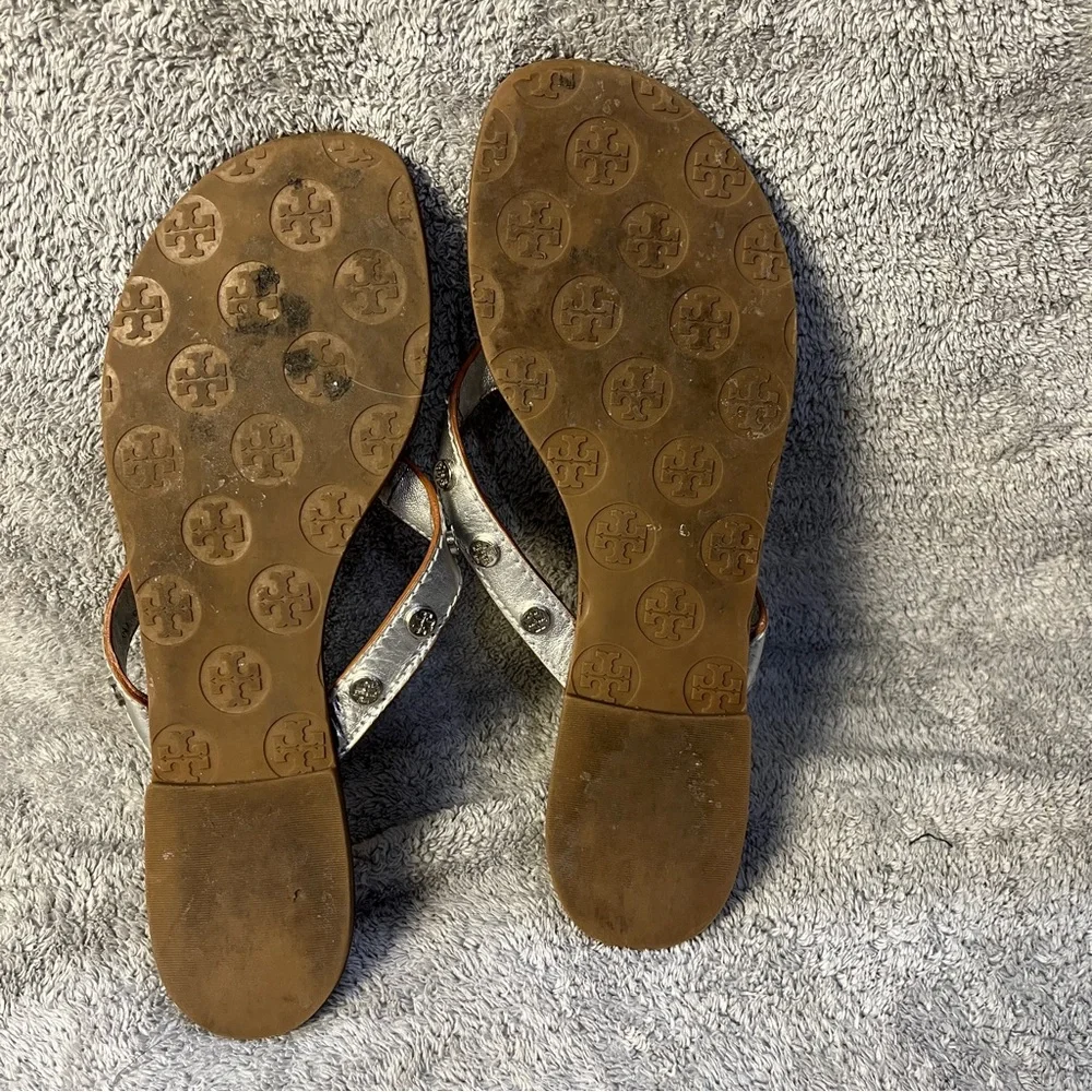 Tory Burch Silver Leather Riki Classic Flip-Flop Womens Sandals Size 7M